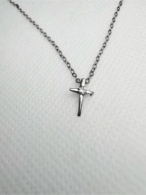 Silver tone Cross Pendant Necklace 15” long